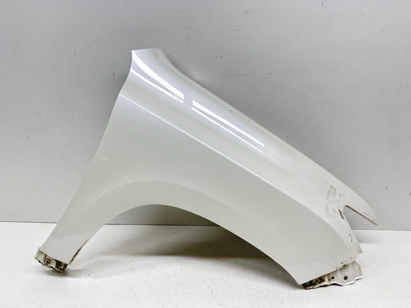 Крыло переднее правое