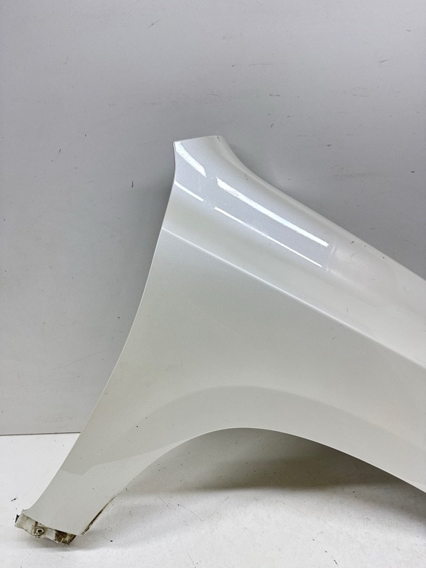 Крыло переднее правое