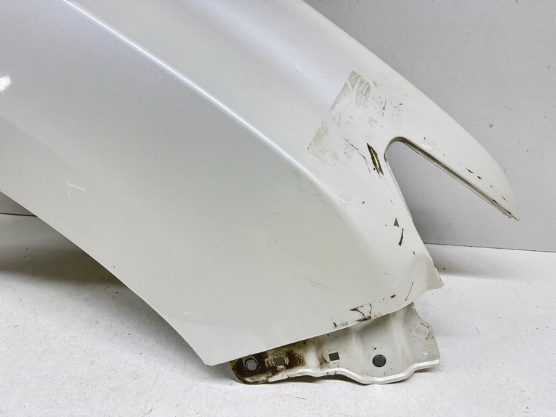 Крыло переднее правое