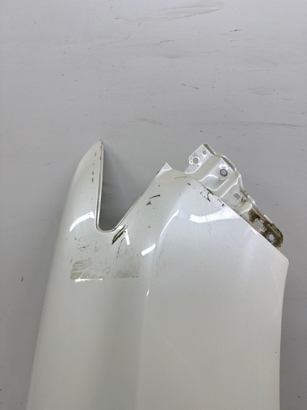 Крыло переднее правое