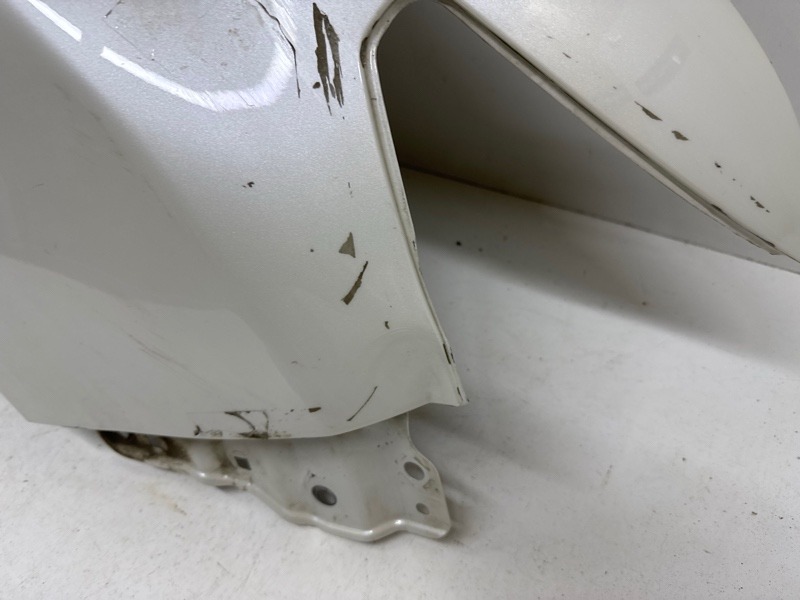 Крыло переднее правое