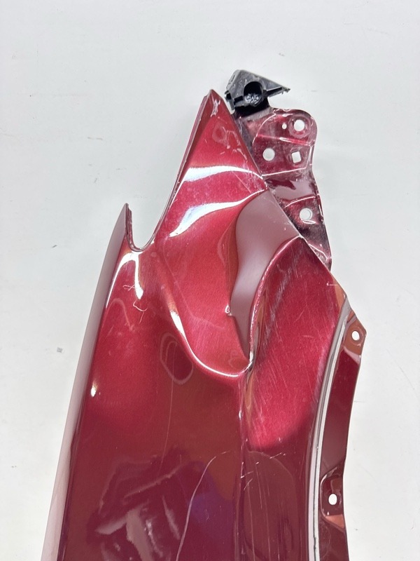 Крыло переднее правое