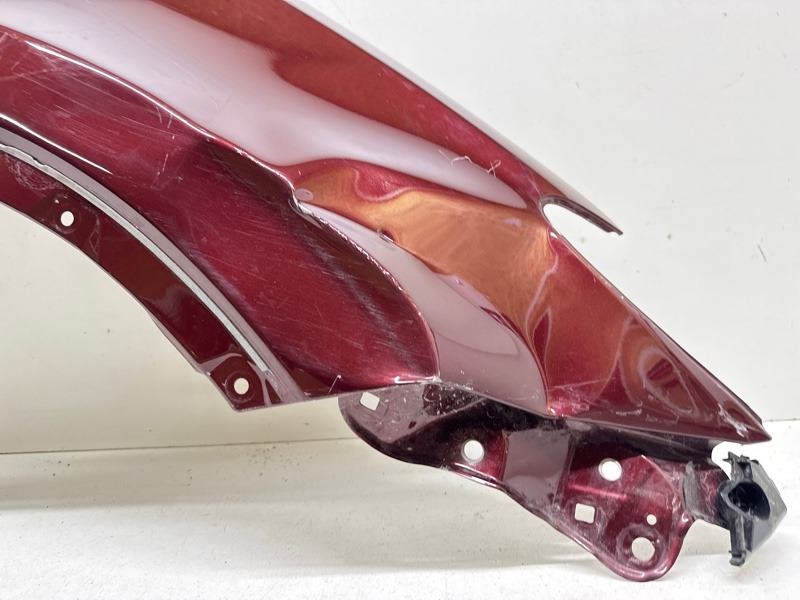 Крыло переднее правое