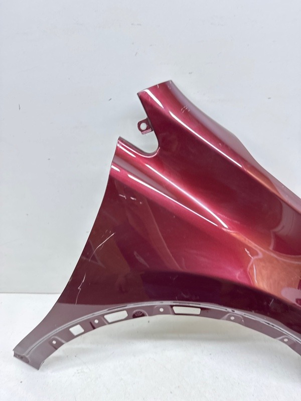 Крыло переднее правое