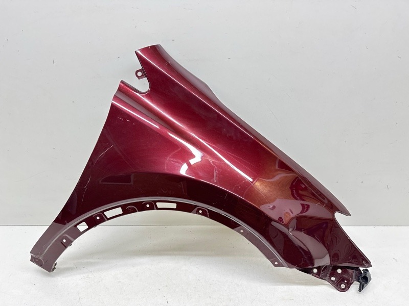 Крыло переднее правое