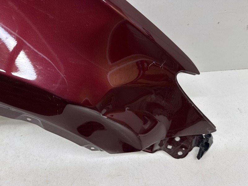 Крыло переднее правое