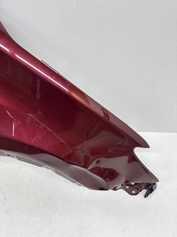 Крыло переднее правое