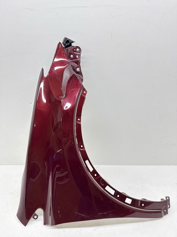 Крыло переднее правое