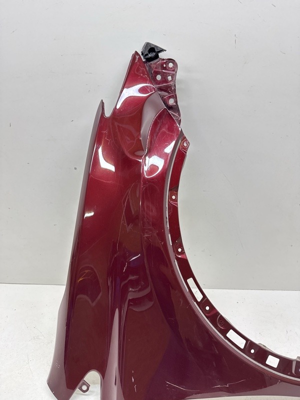 Крыло переднее правое