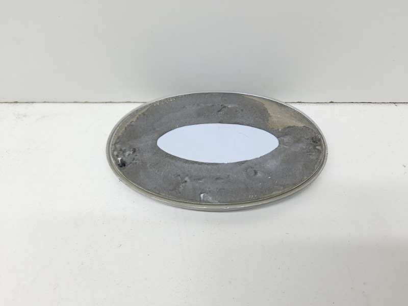 Эмблема на крышку багажника