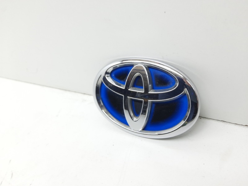 Эмблема на крышку багажника