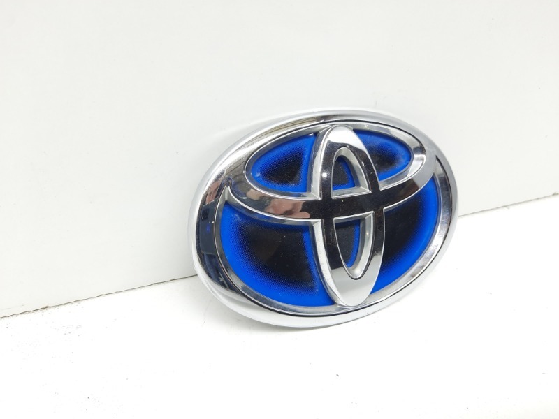 Эмблема на крышку багажника