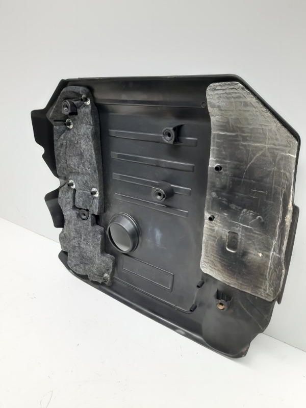 Крышка двигателя