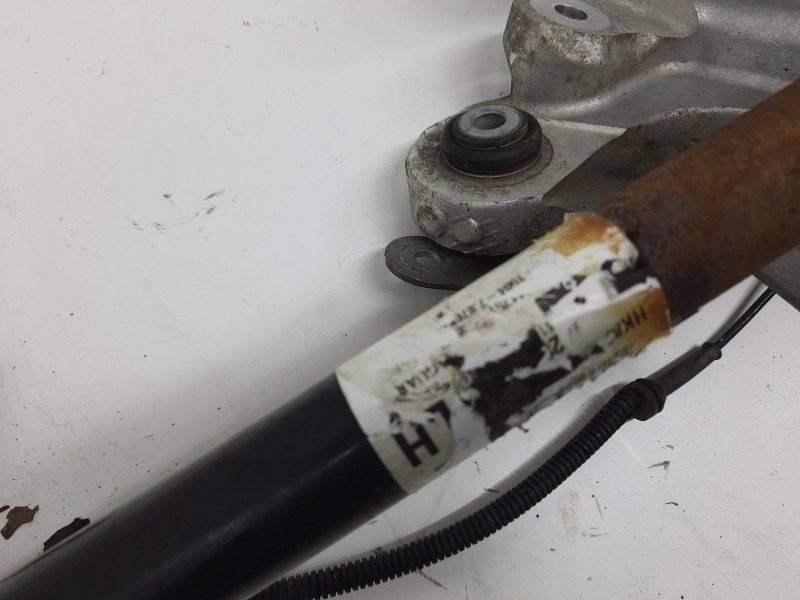 Кулак поворотный задний левый