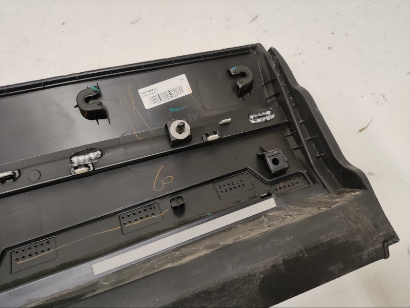 Накладка двери задней левой