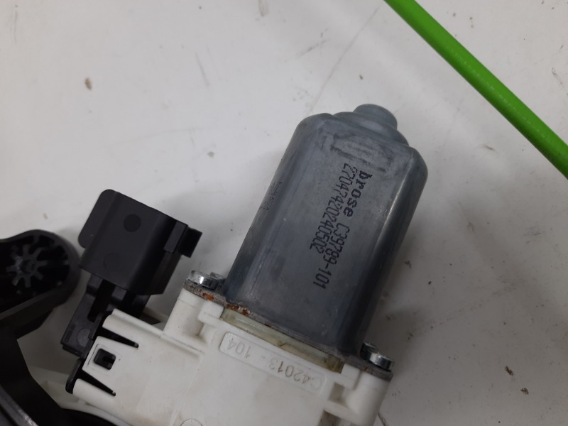 Стеклоподъемник электр. передний правый