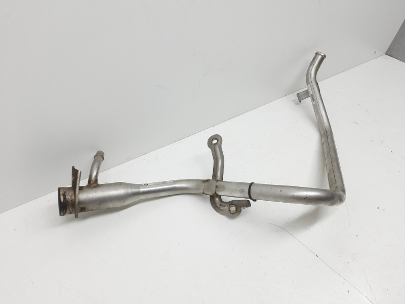 Горловина топливного бака