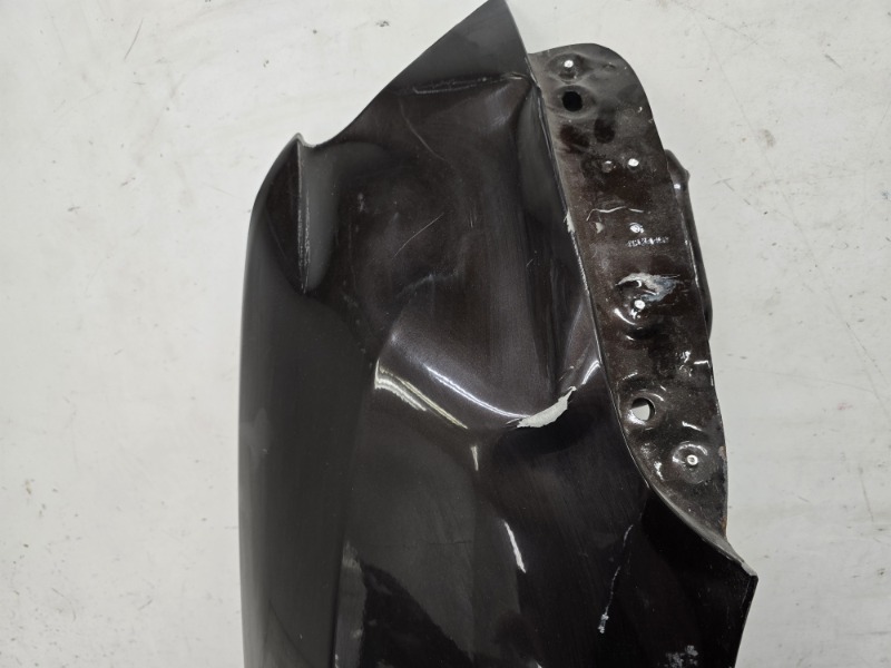 Крыло переднее правое