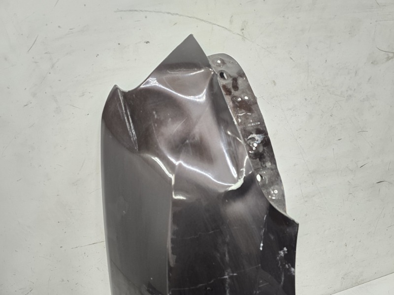 Крыло переднее правое