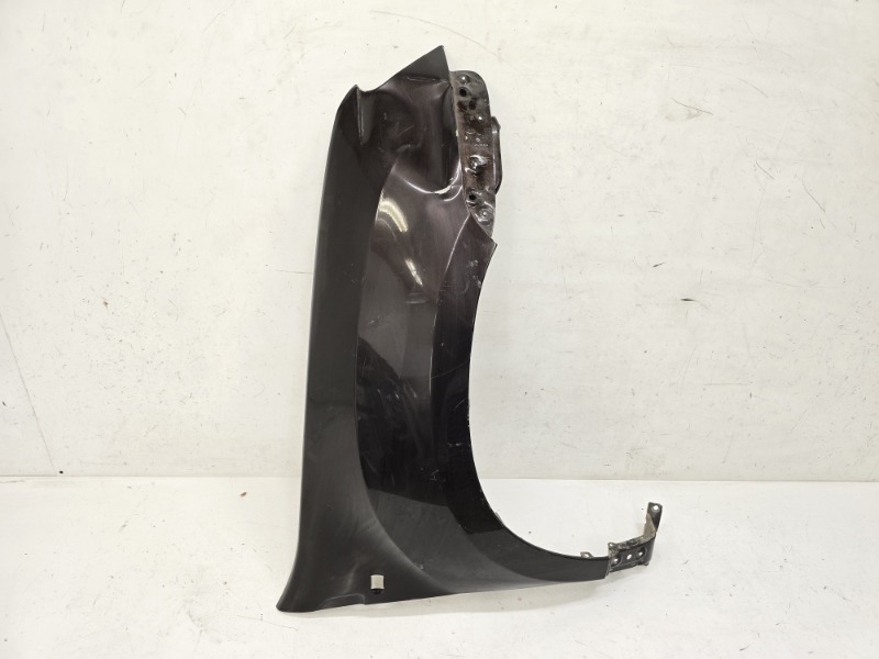 Крыло переднее правое