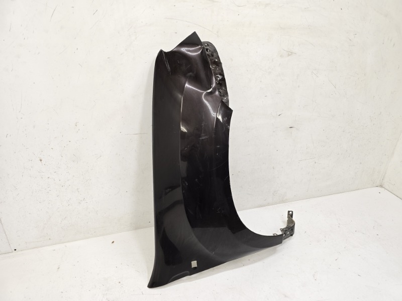 Крыло переднее правое