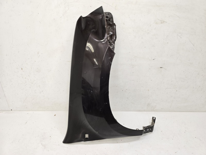 Крыло переднее правое