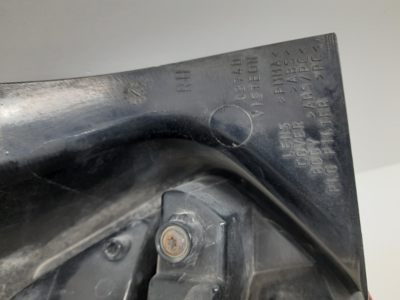 Фонарь задний правый