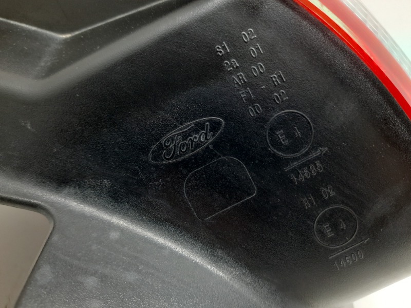 Фонарь задний правый