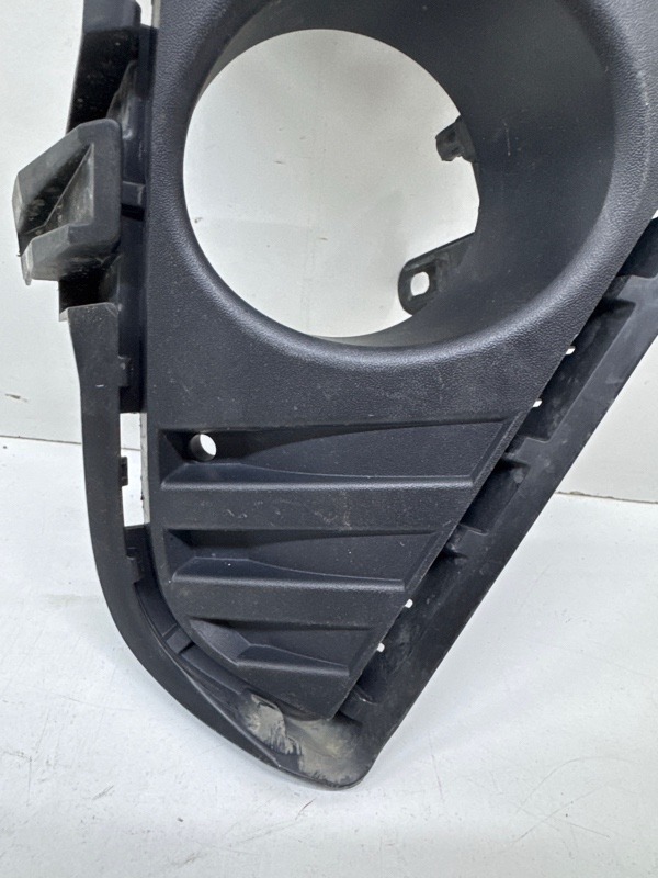 Рамка противотуманной фары правой