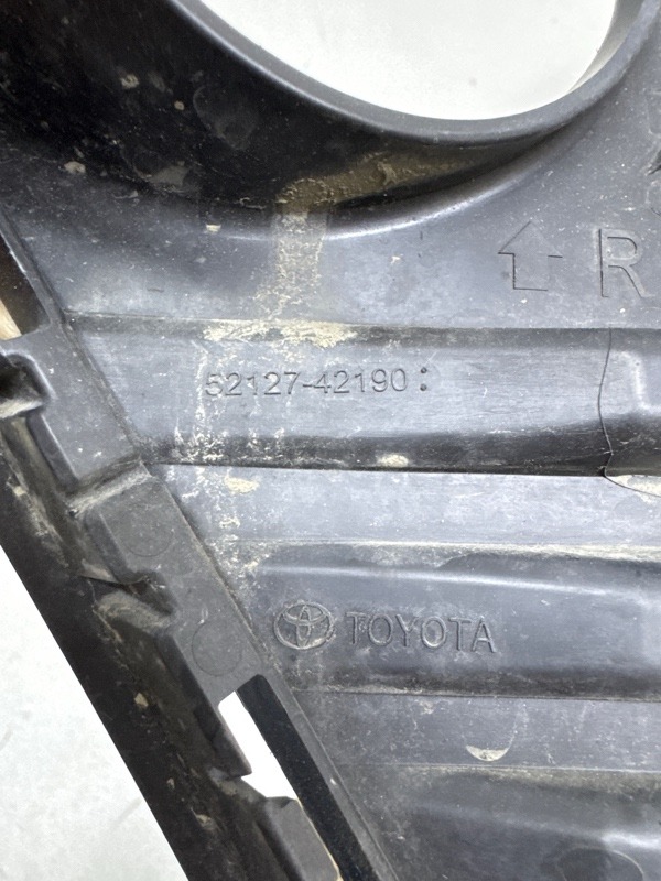 Рамка противотуманной фары правой