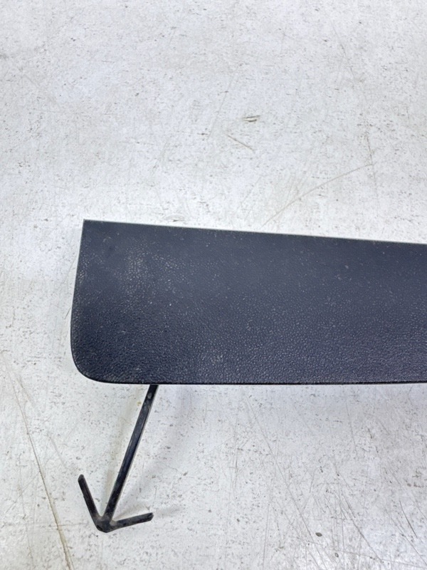 Заглушка бампера правая