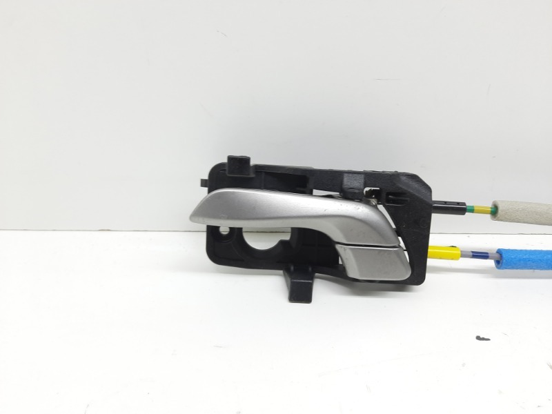 Замок двери задней левой