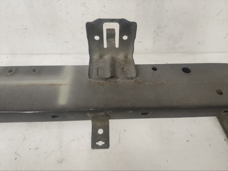 Усилитель переднего бампера