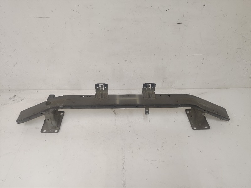 Усилитель переднего бампера