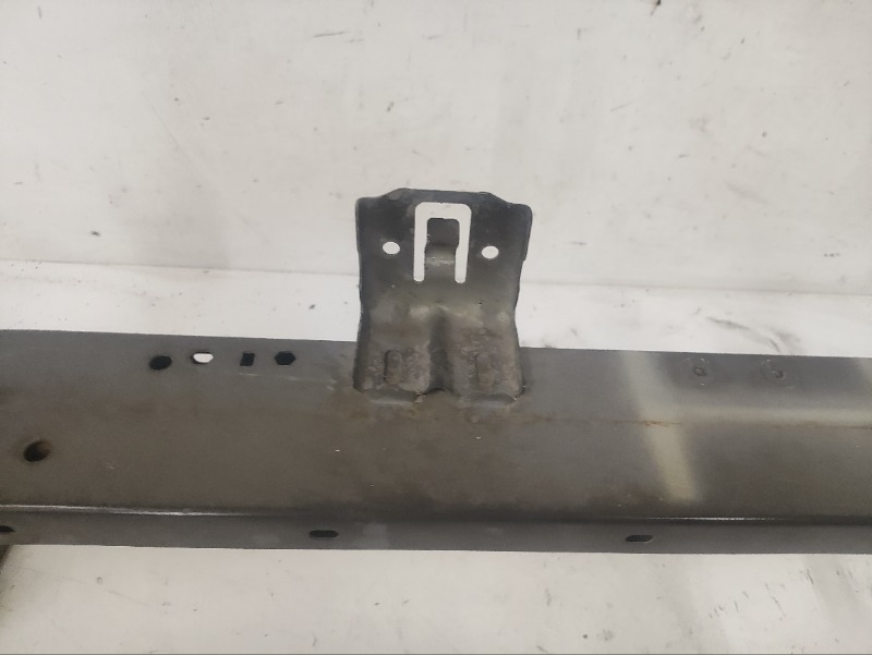 Усилитель переднего бампера