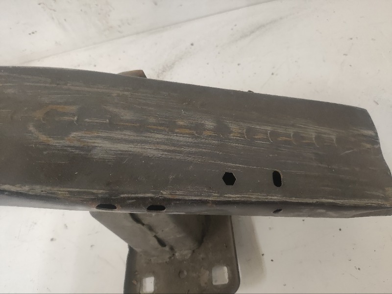 Усилитель переднего бампера