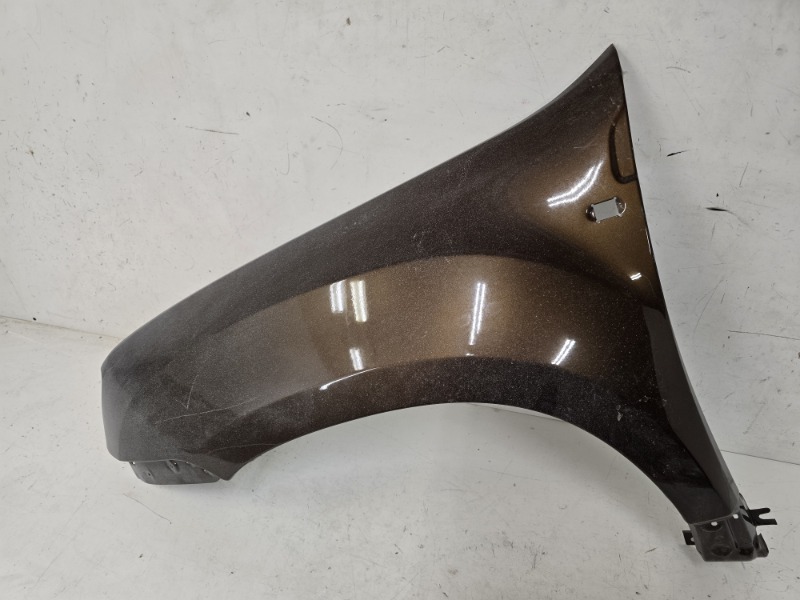 Крыло переднее левое