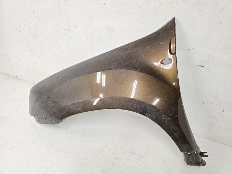 Крыло переднее левое