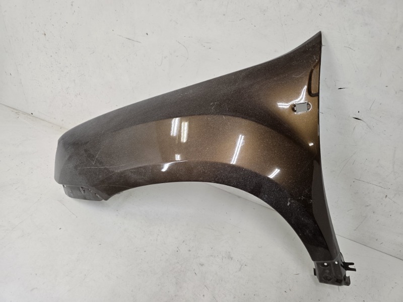 Крыло переднее левое