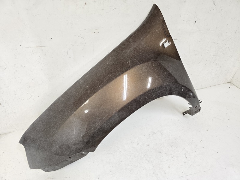 Крыло переднее левое