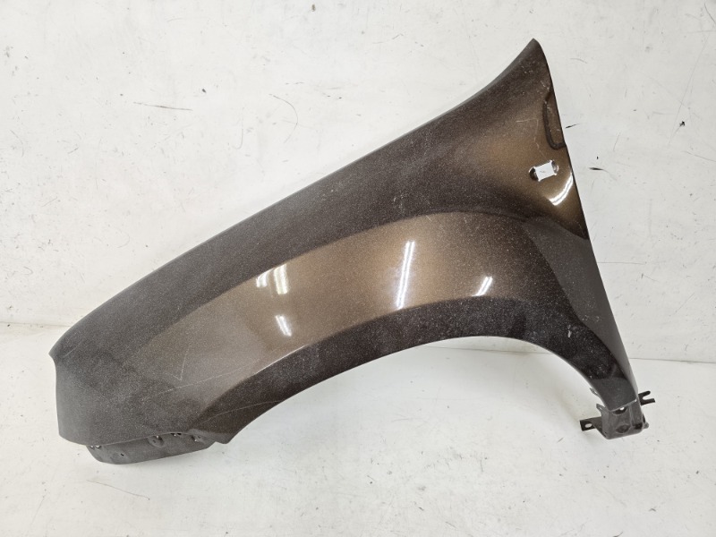 Крыло переднее левое