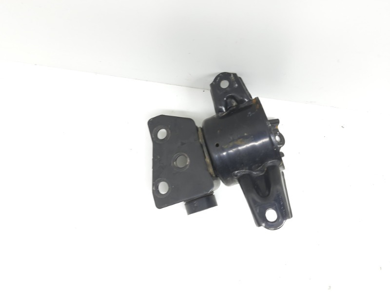 Опора двигателя левая