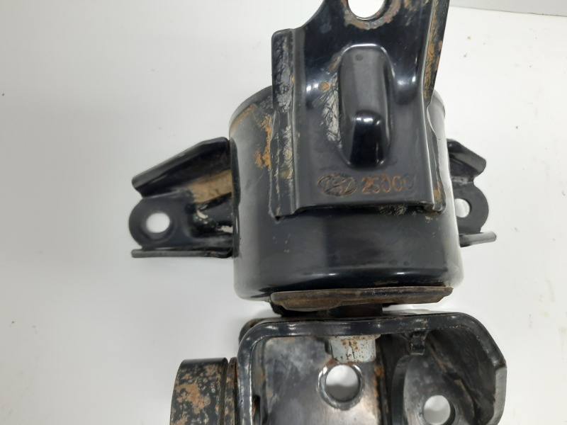 Опора двигателя левая