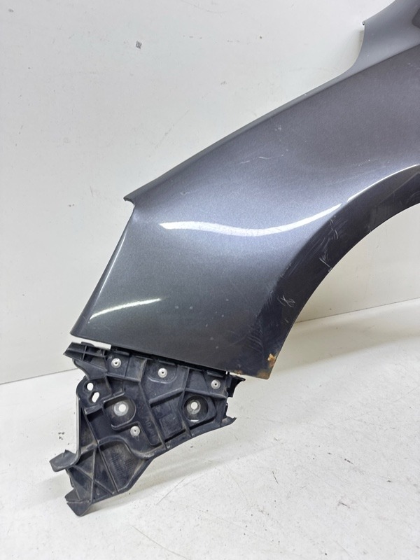 Крыло переднее левое