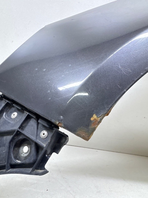 Крыло переднее левое