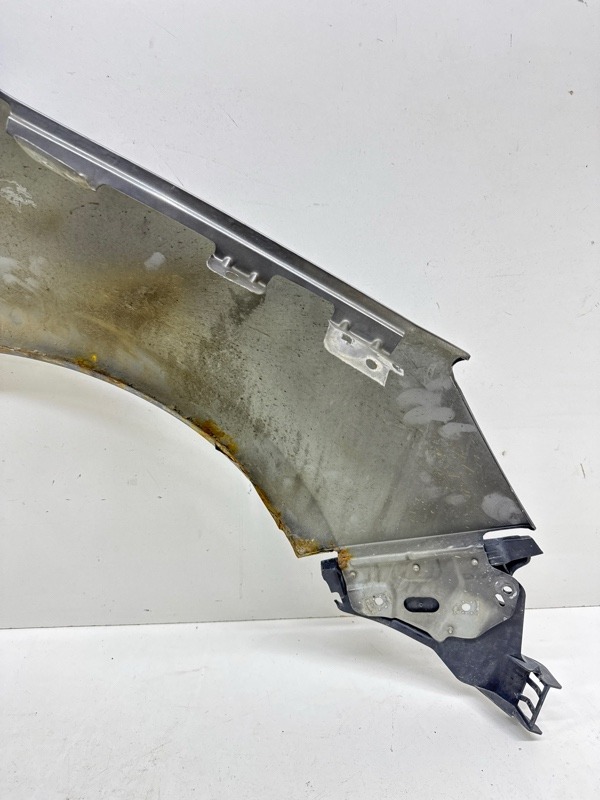 Крыло переднее левое