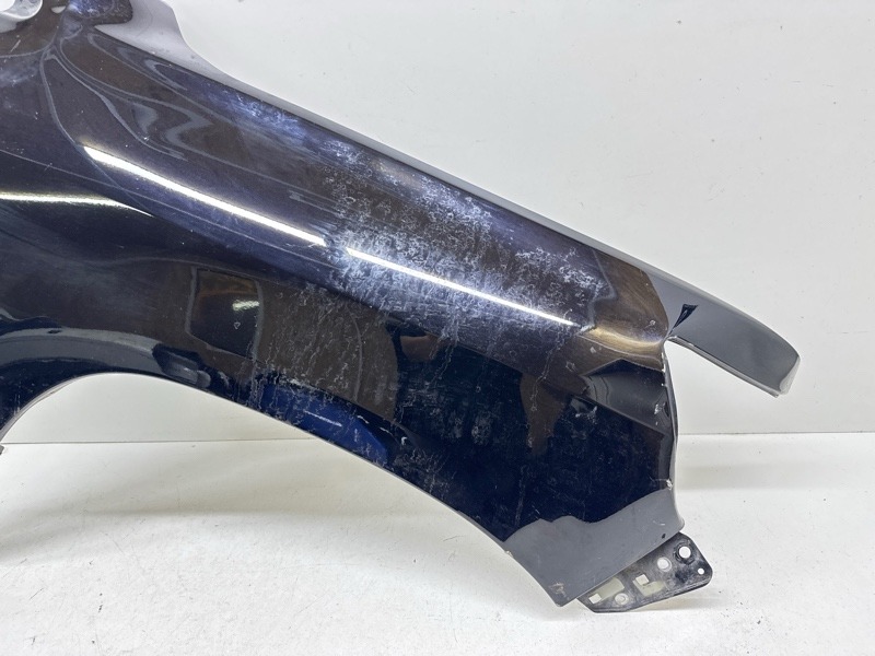 Крыло переднее правое