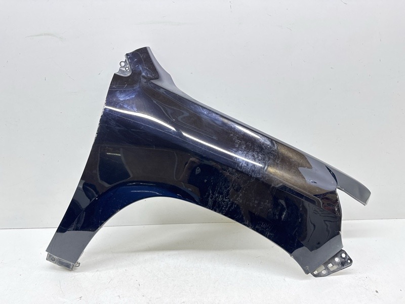 Крыло переднее правое