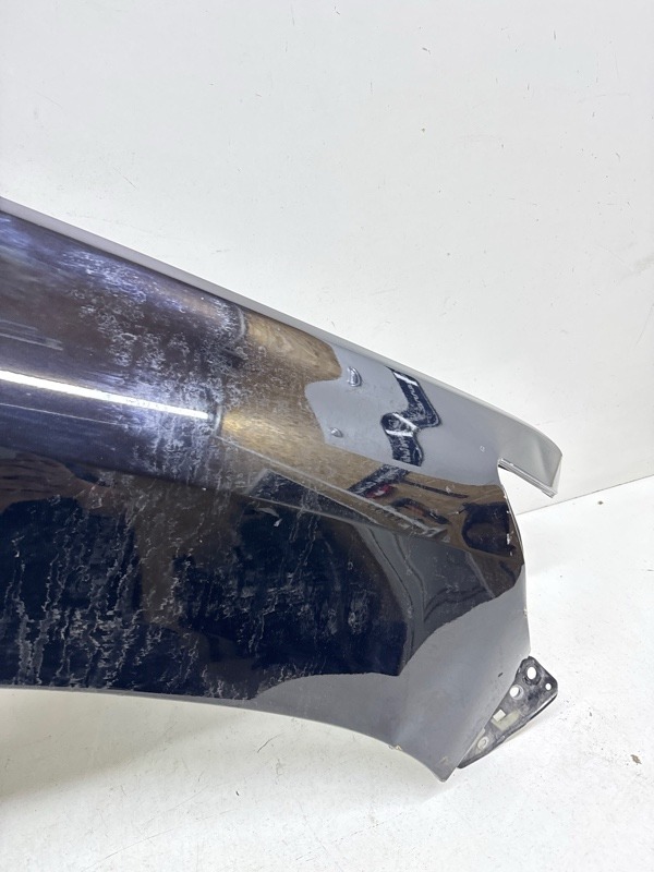 Крыло переднее правое