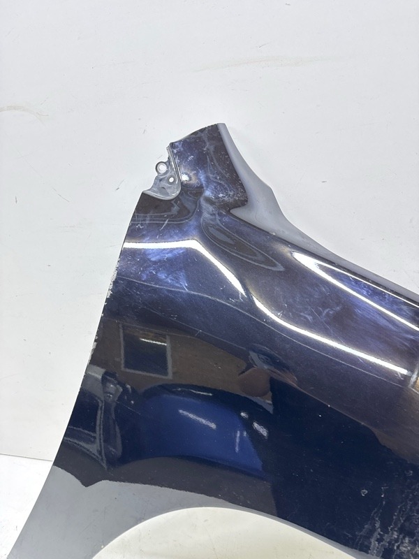 Крыло переднее правое